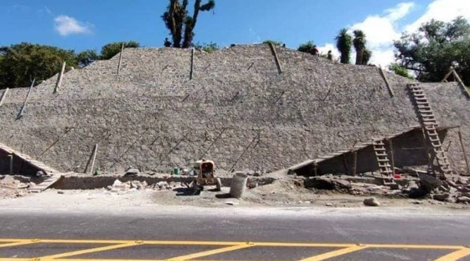 Descubren pirámide durante obras en la carretera Pachuca-Huejutla; la volverán a enterrar