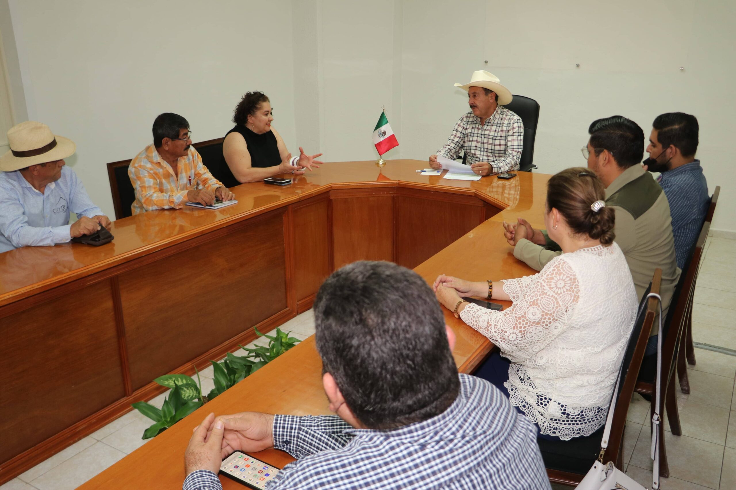 Se reúne titular de SAGyP con productores de cacao y chocolate