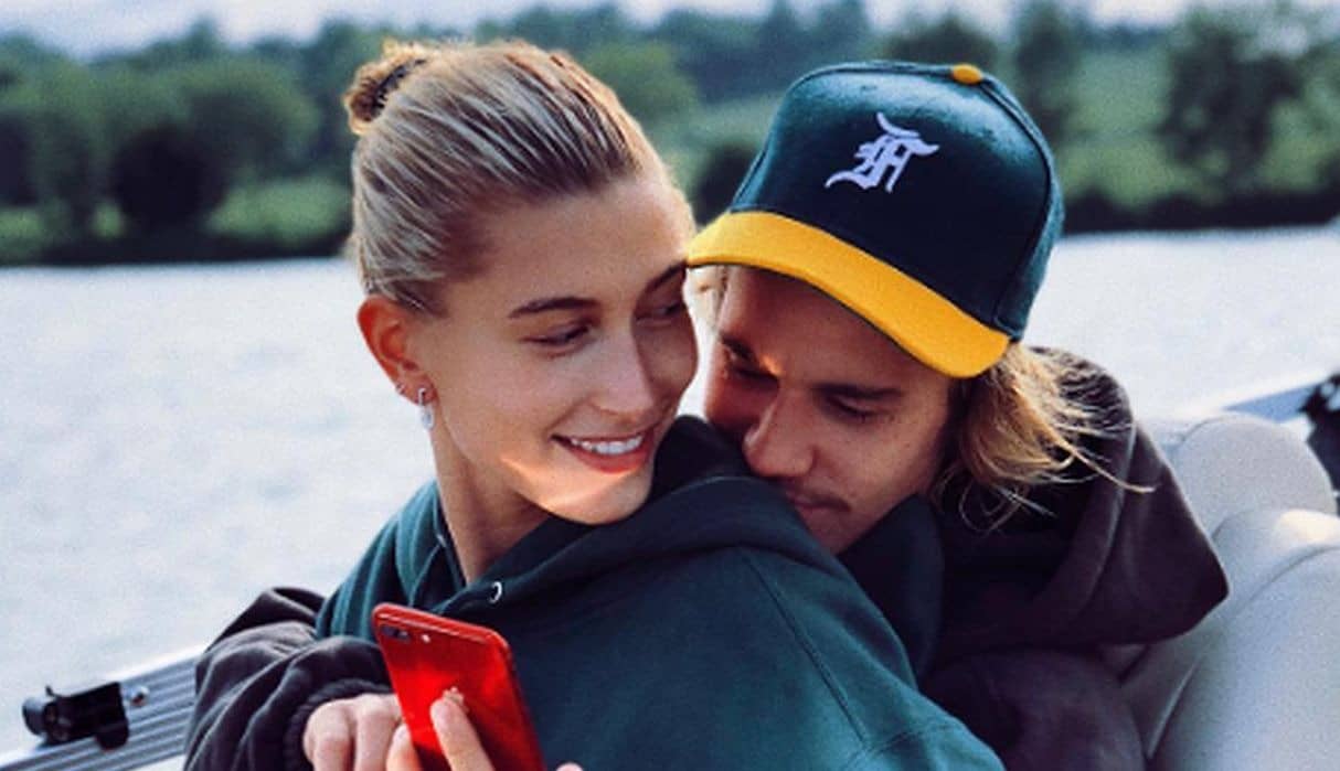 Justin Bieber pone fin a los rumores de separación con una foto sensual de Hailey