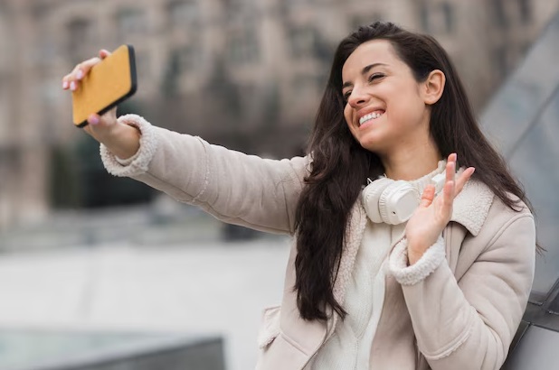 Lo que revela sobre ti un perfil de Instagram lleno de selfies: el análisis que hacen los psicólogos sobre este comportamiento