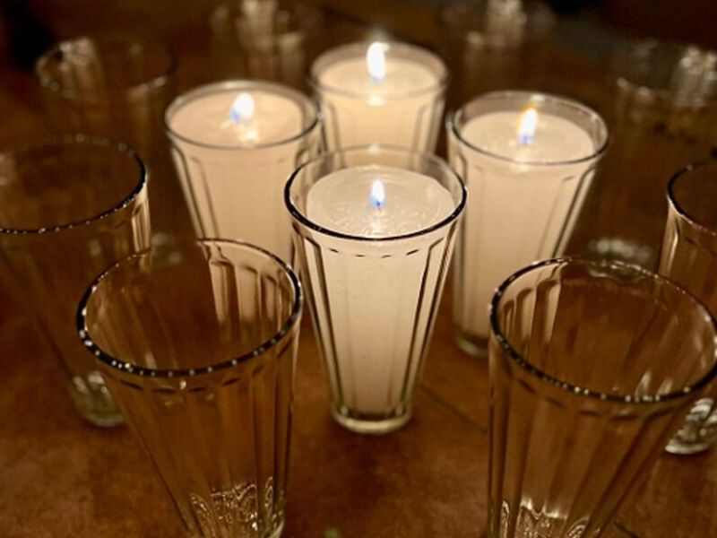 ¡No reutilices velas de vidrio como vasos! Descubre los riesgos para tu salud