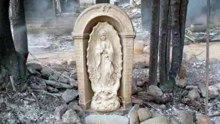 Estatua de la Virgen de Guadalupe sobrevive a incendios en Los Ángeles