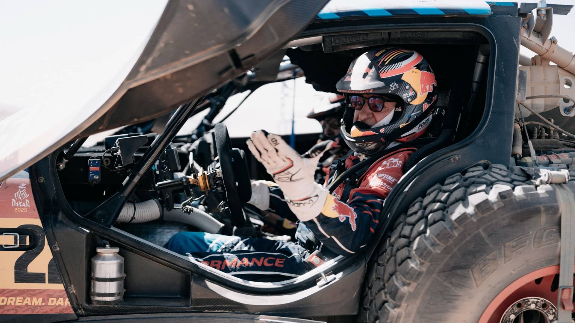 El campeón del Dakar, Carlos Sainz, abandona en el 2025 por órdenes de la FIA