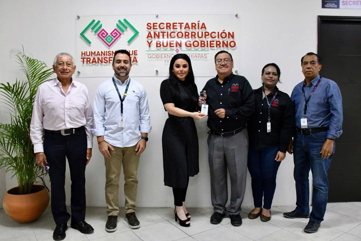 La Secretaría Anticorrupción entrega identificaciones y define logística operativa de los Auditores Especiales del programa “Chiapas Puede”