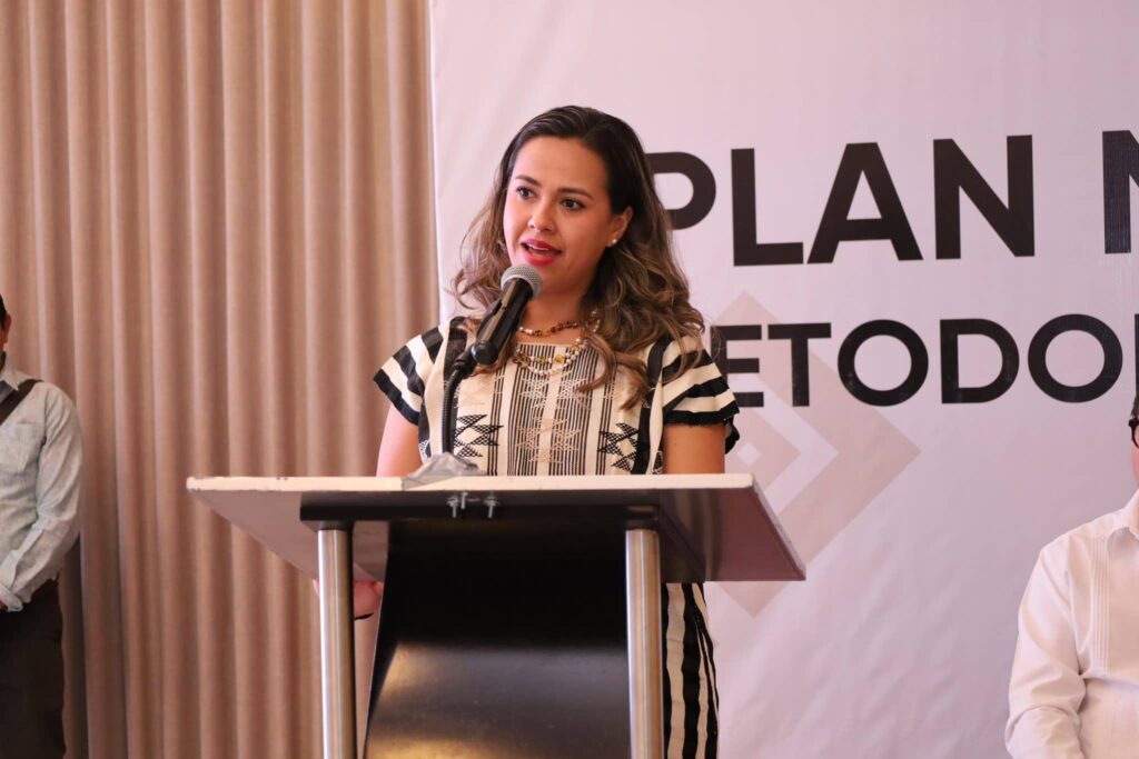 ASE Y MARCELA CASTILLO CAPACITACION A MUNICIPIOS 4 1