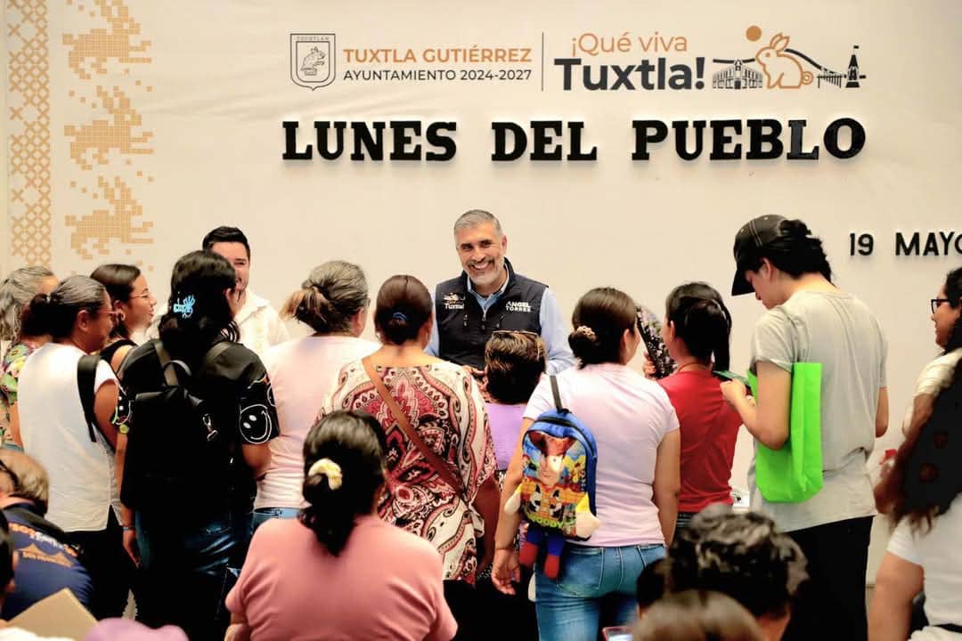 Angel Torres escuchó de viva voz las peticiones de las y los tuxtlecos en el Lunes del Pueblo