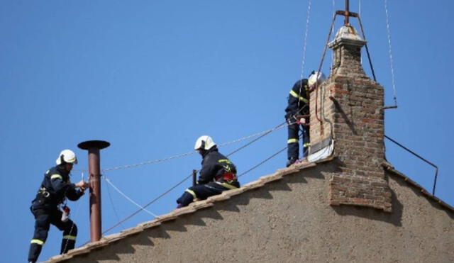 "Habemus" chimenea: Vaticano coloca a la otra protagonista del cónclave
