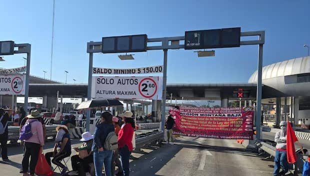Maestros de la CNTE toman casetas de autopistas hacia la CDMX
