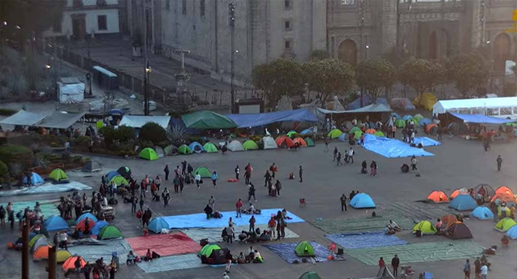 CNTE instala plantón indefinido en el Zócalo y prevé bloqueos en el AICM