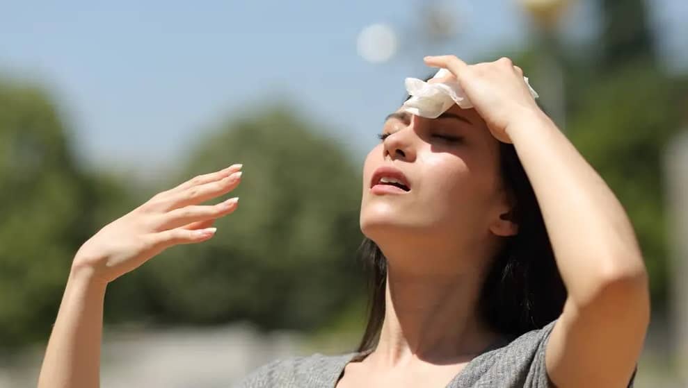 ¿Por qué te duele la cabeza por las tardes con calor?