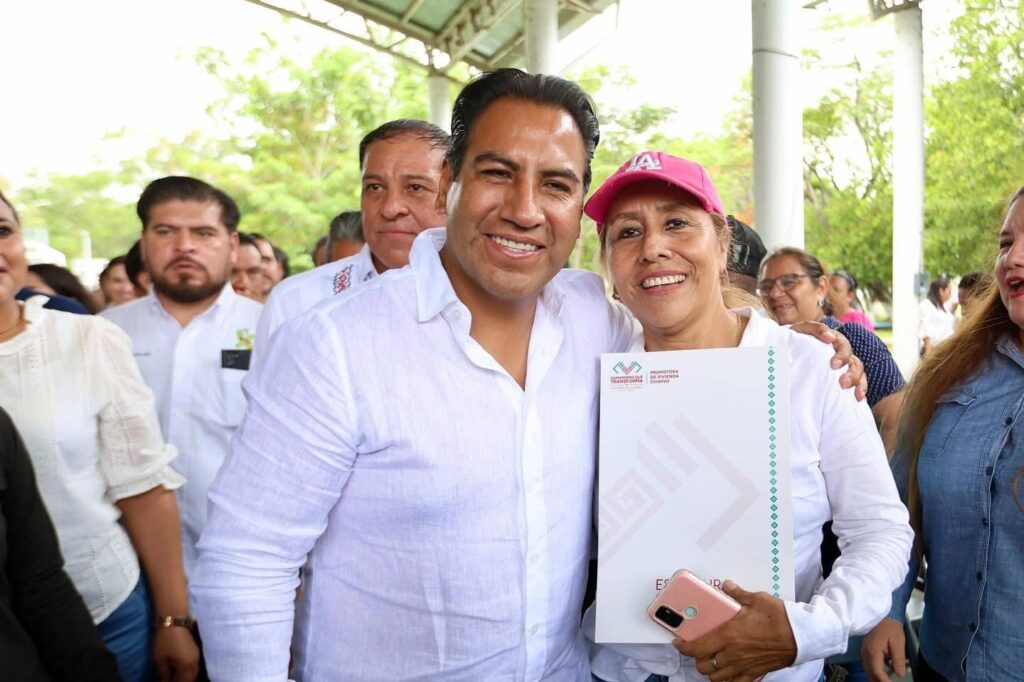 ERA HUIXTLA ENTREGA ESCRITURAS 1