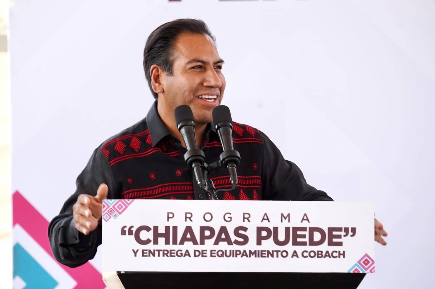 Eduardo Ramírez visita círculos de estudio de Chiapas Puede y entrega equipamiento al Cobach