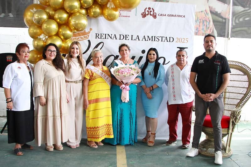Celebran coronación de “Chayito I”, Reina de la Amistad 2025, en la Casa Geriátrica Tuxtla