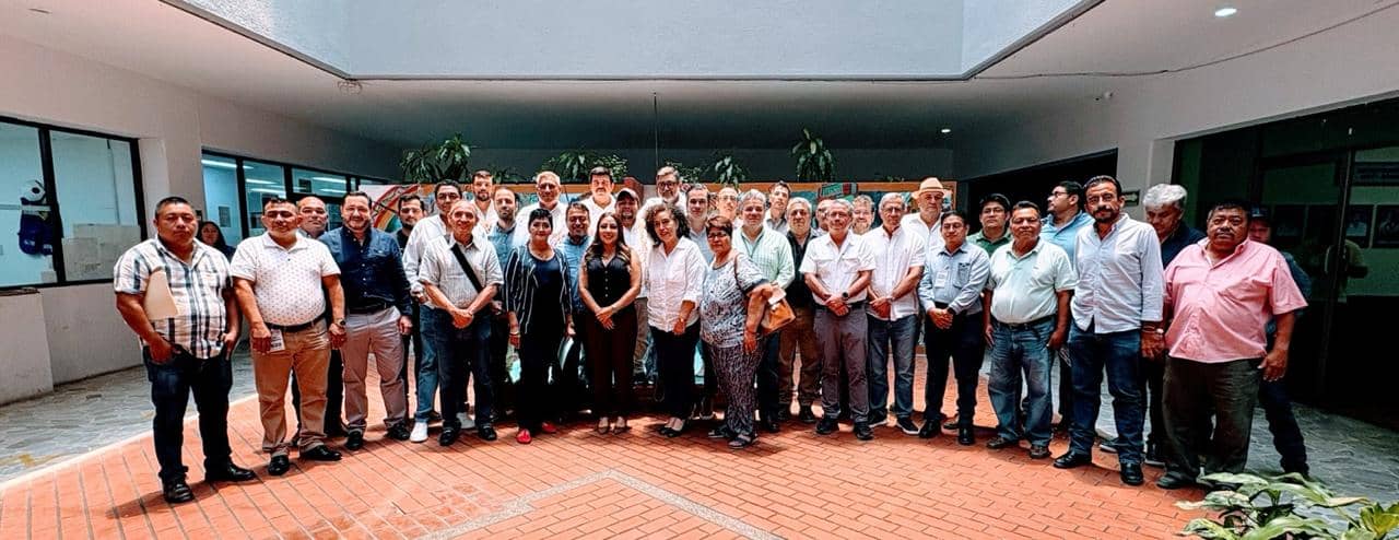 Inédito acuerdo entre 17 sindicatos de volqueteros y consorcios que construirán autopista Palenque-Ocosingo