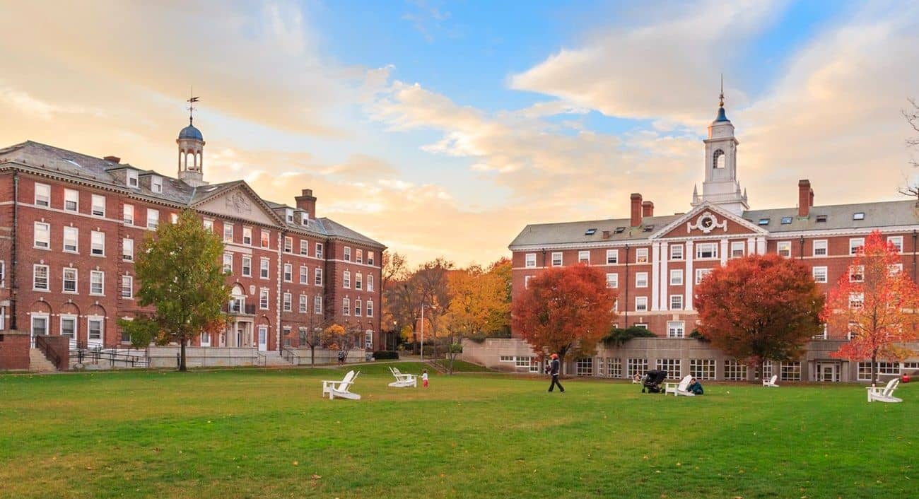 Harvard demanda a Trump por veto a estudiantes extranjeros