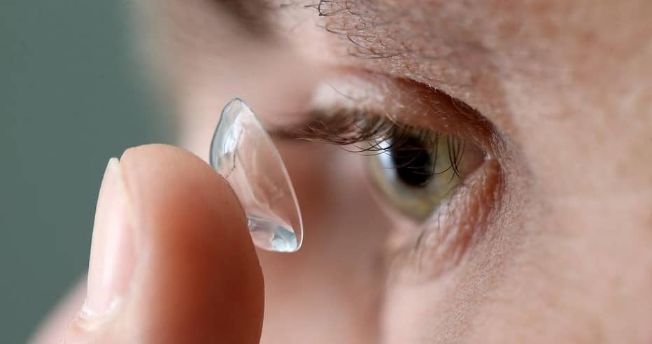 Científicos crean lentes de contacto para ver en la oscuridad, incluso con los ojos cerrados