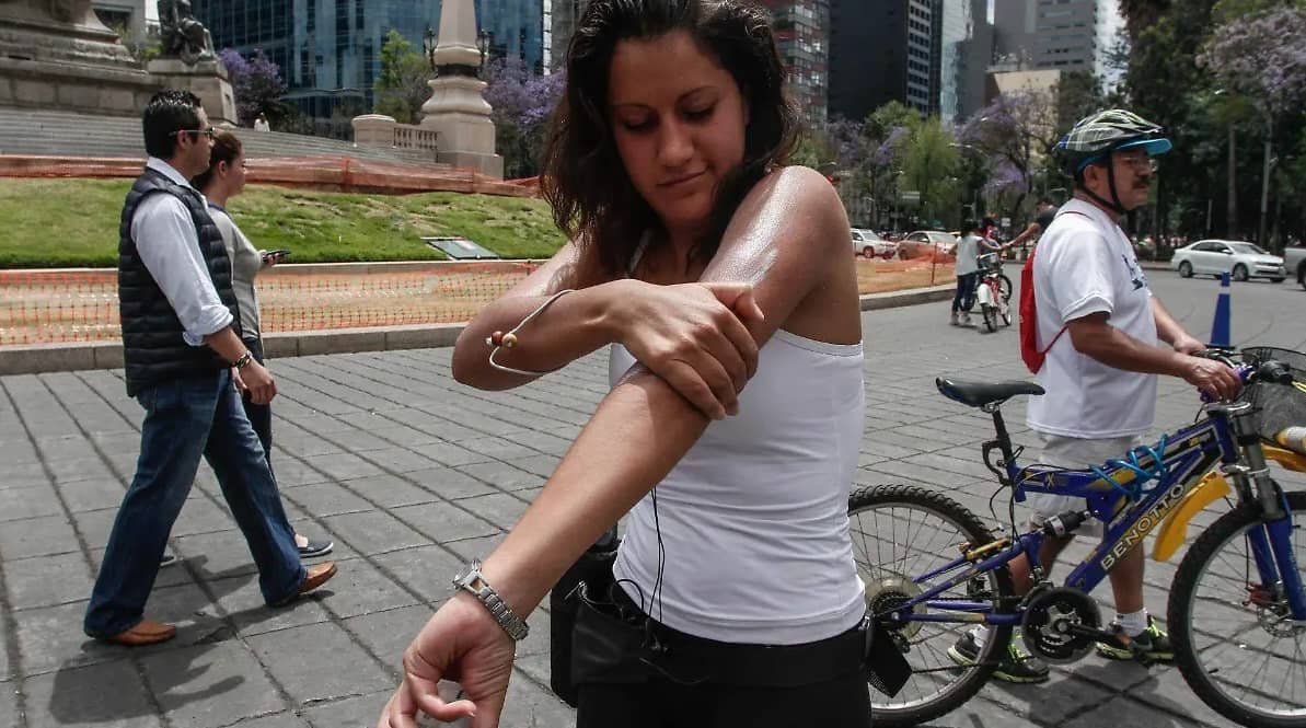 Esta es la frecuencia con la que debes retocar tu protector solar en temporada de calor