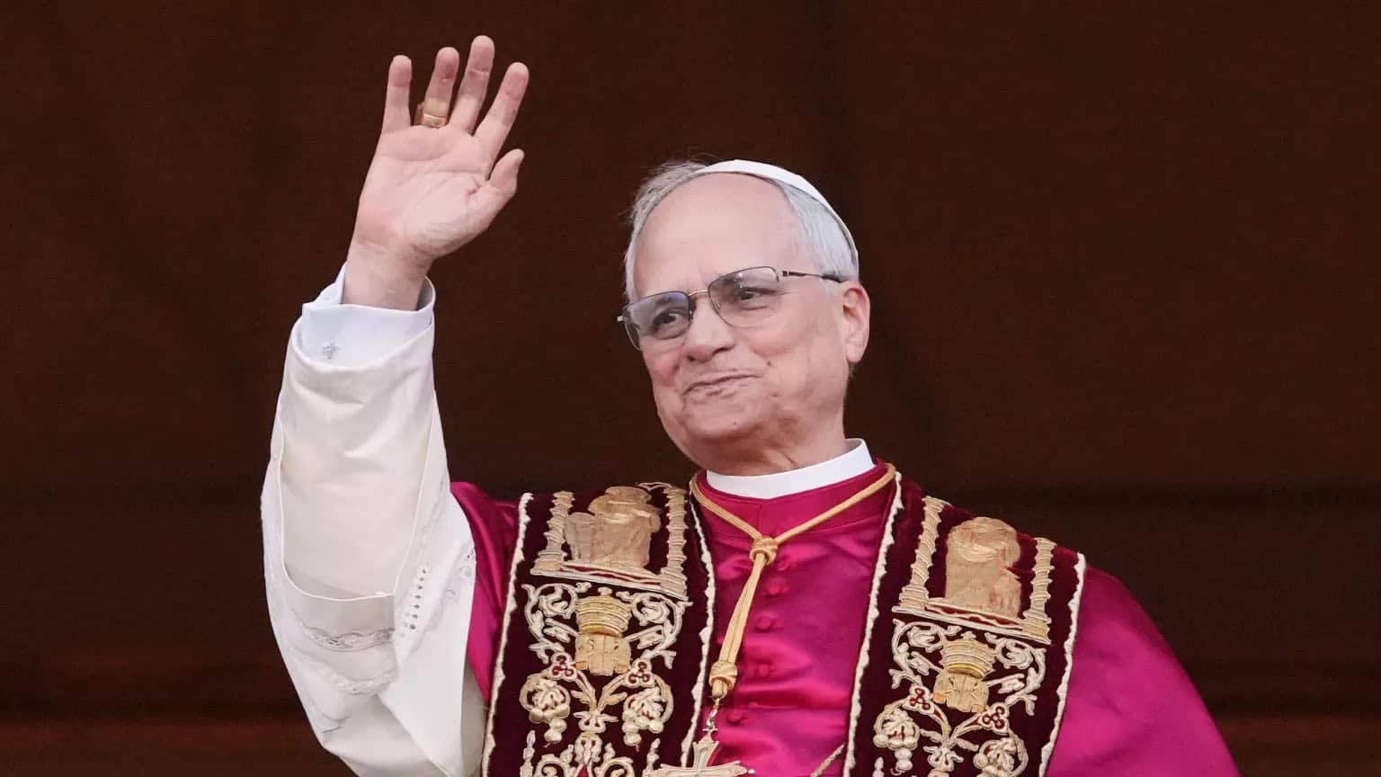 Grupos católicos conservadores dicen que Leon XIV encubrió abusos, pero el Vaticano asegura que los combatió