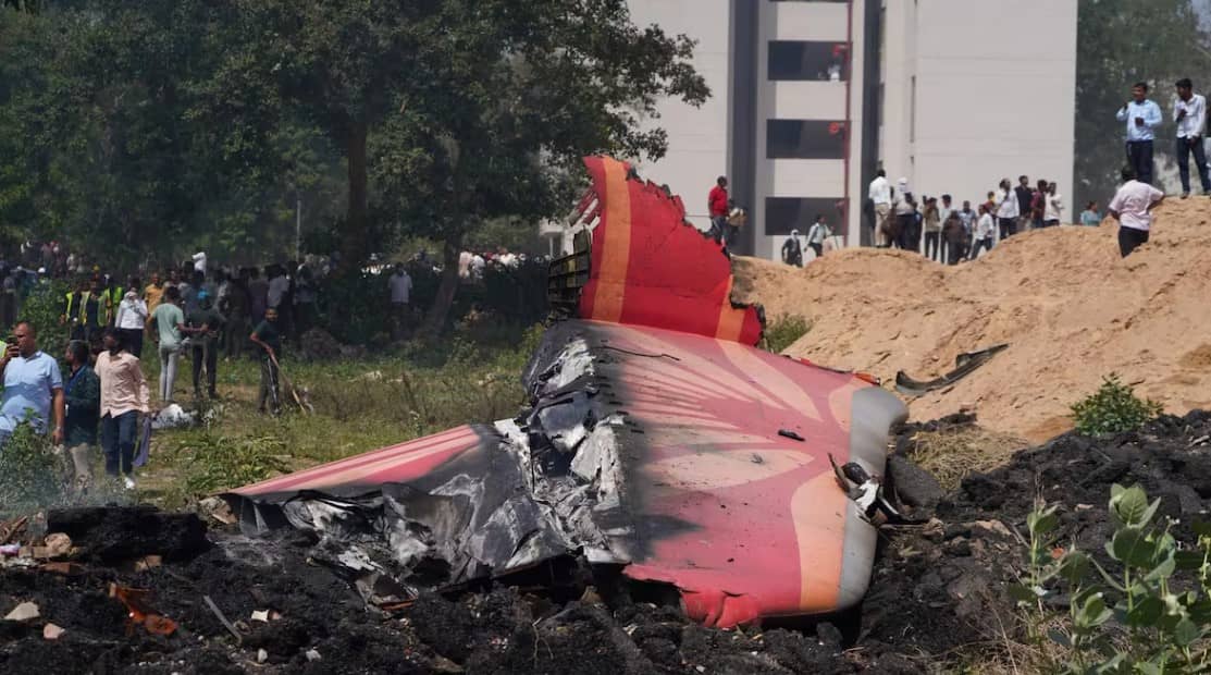 "No hay rastro de sobrevivientes" del avión de Air India siniestrado; decenas de cuerpos han sido recuperados