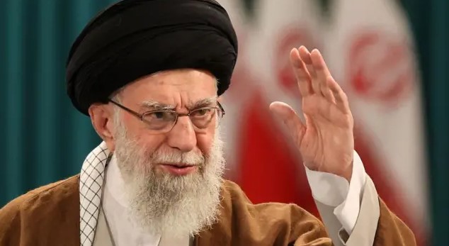 Ali Khamenei, líder de Irán, promete que no habrá clemencia con Israel; rechaza demanda de EU de una "rendición incondicional"