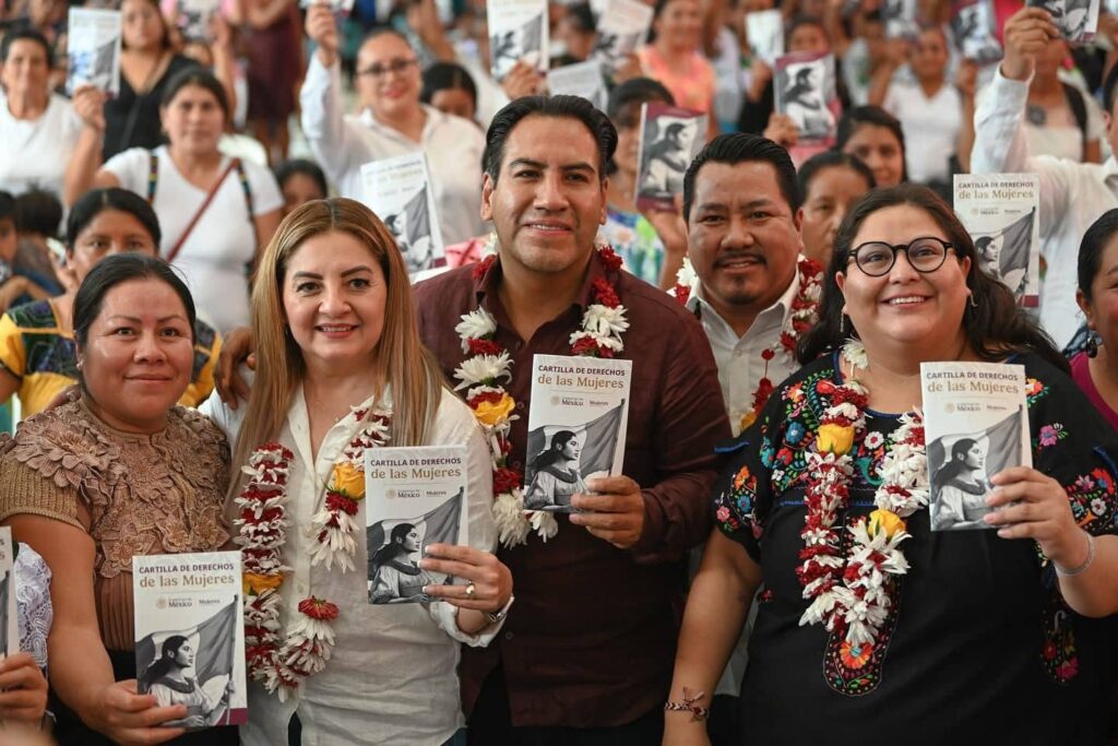 ERA Y CITLALLI HERNANDEZ 1 1