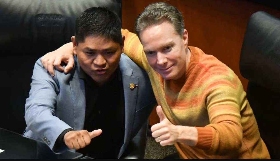 Erasmo Catarino, ganador del programa La Academia, rindió protesta como senador de la República