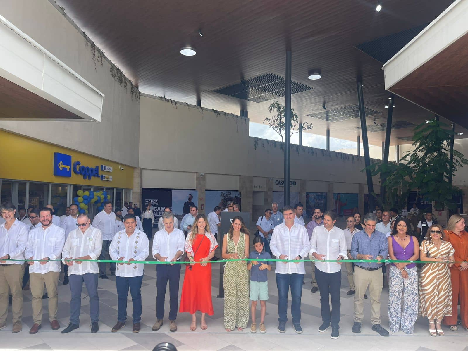 Gobierno de Chiapas impulsa desarrollo económico con apertura de Plaza Las Flores en Palenque