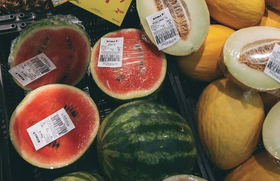 Por qué no es recomendable comprar fruta cortada en el supermercado?
