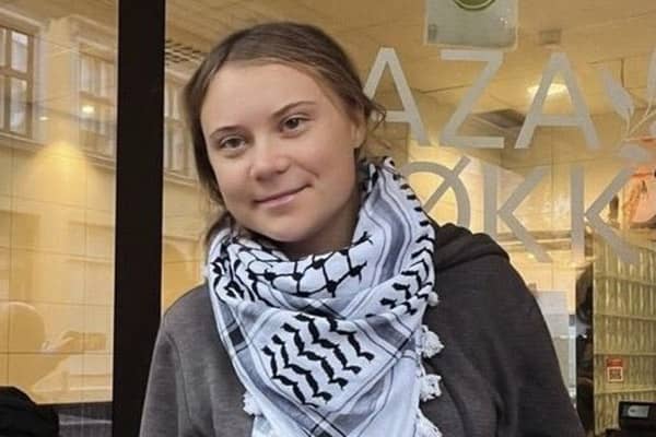 Greta Thunberg regresa a Suecia desde Israel tras ser interceptada cuando intentaba navegar a Gaza