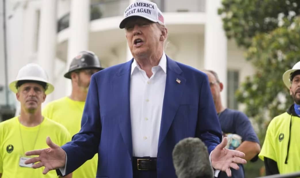 Arremete ahora Trump contra los días festivos