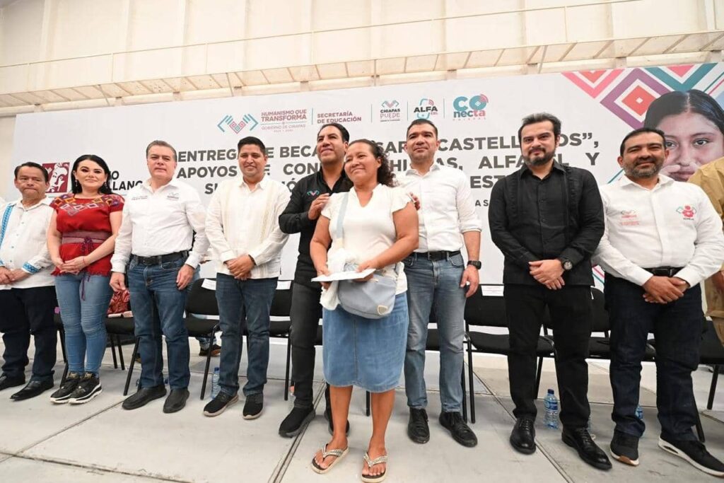 entrega de becas rosario castellanos 2 1