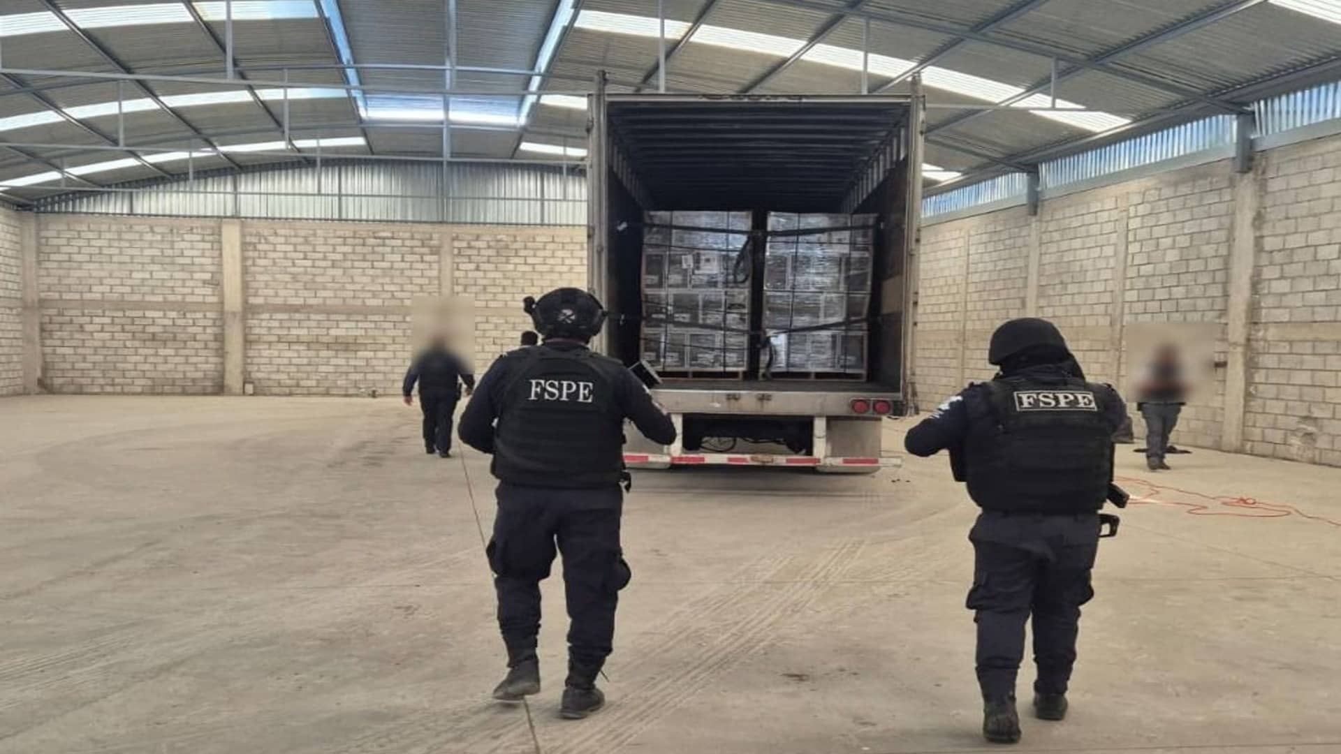 Aseguran en Guanajuato bodega con más de 20 millones de pesos en tequila de alta gama tras robo de camión