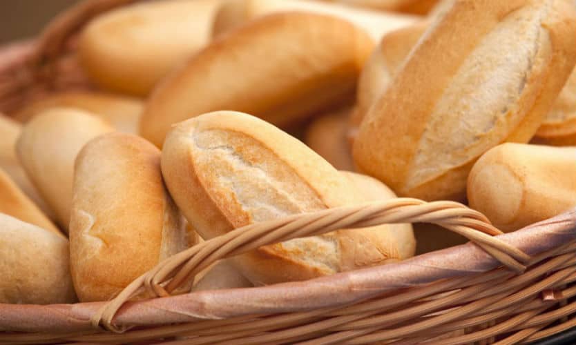 Bolillo, el pan vegano que no puede faltar en la dieta de los mexicanos