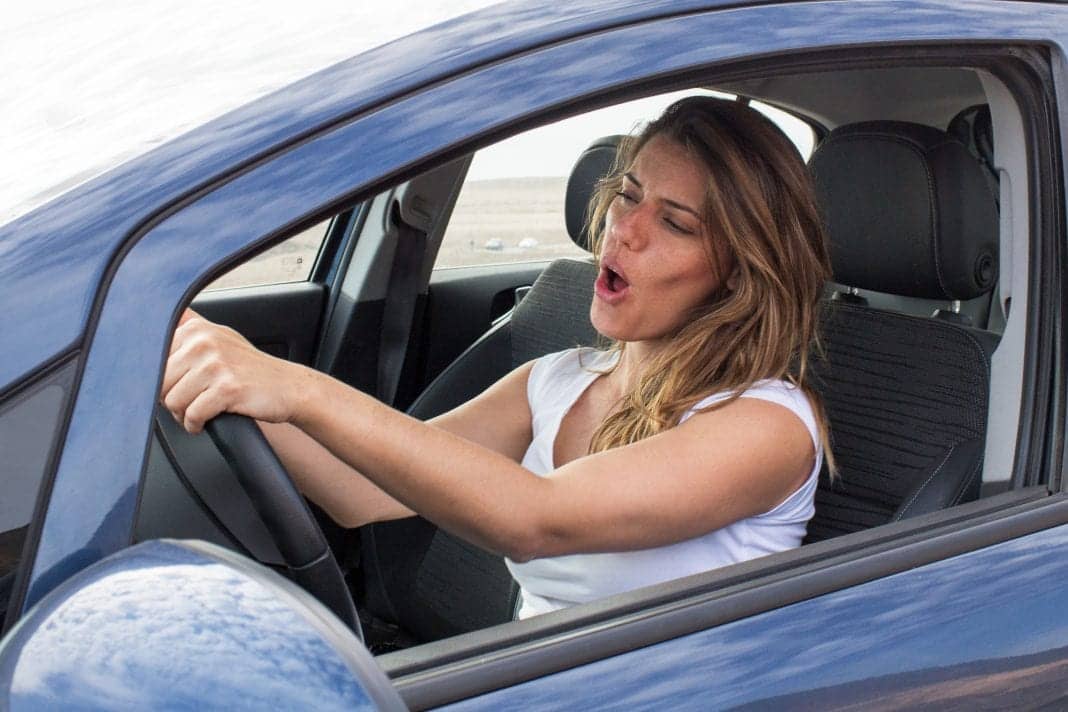 Cantar a todo pulmón en el carro: el hábito que tu salud mental te va a agradecer