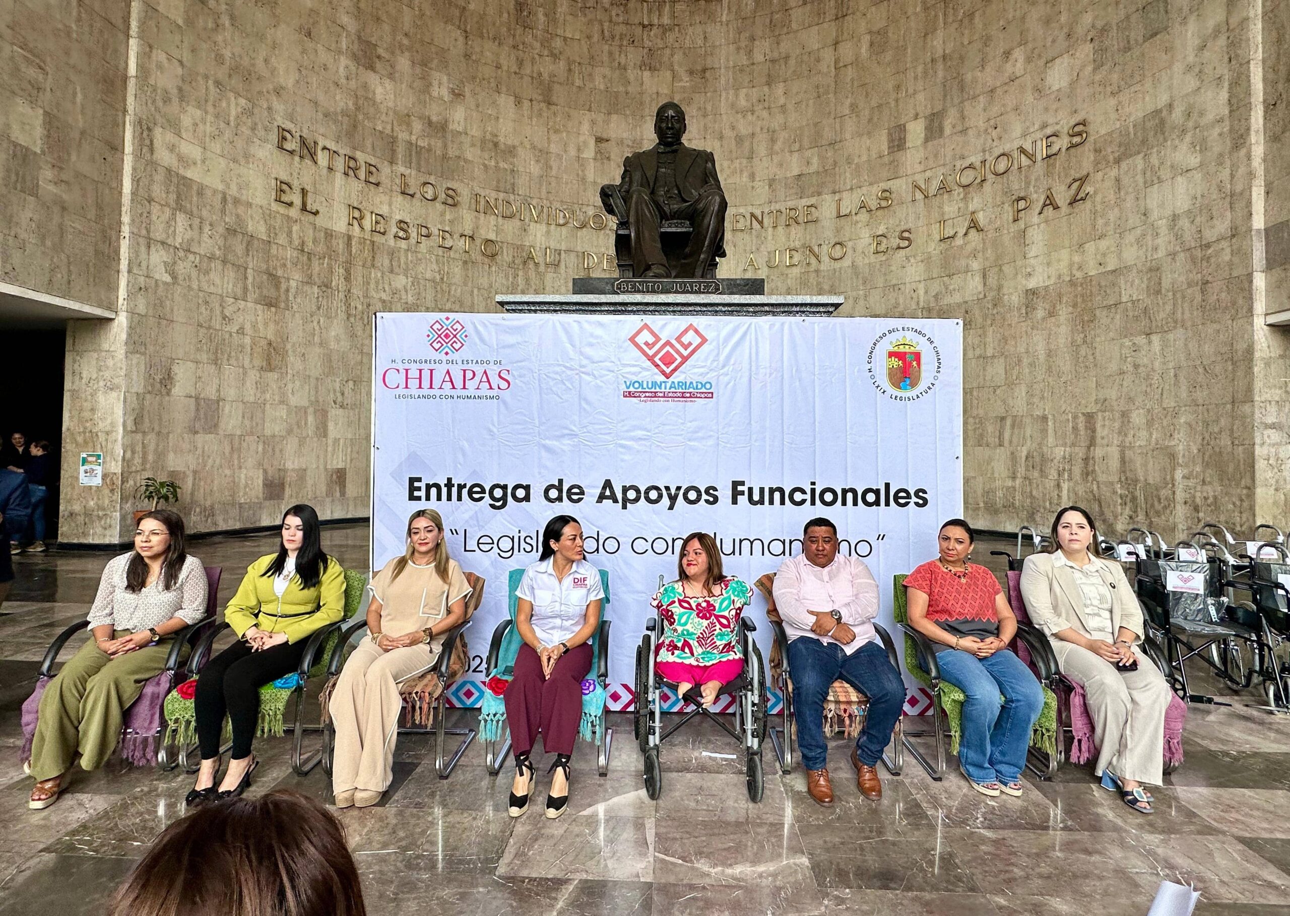 Voluntariado del Congreso entrega apoyos a personas en situación de vulnerabilidad