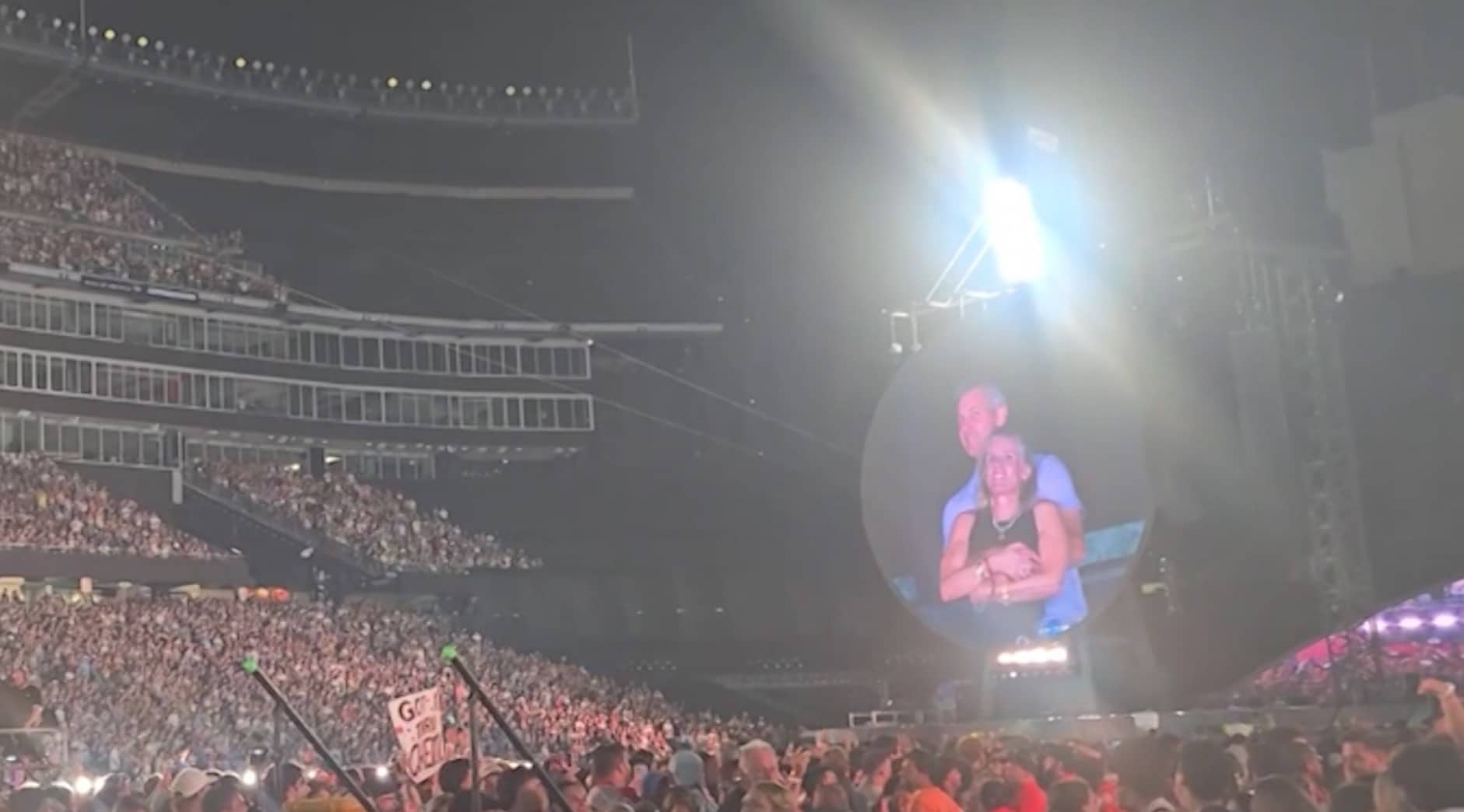 La advertencia de Chris Martin al público de Coldplay durante una nueva “kiss cam” tras el escándalo de Andy Byron y Kristin Cabot