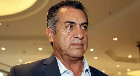Atacan y queman casa de “El Bronco” en Nuevo León; agresor fue herido de bala por guardia
