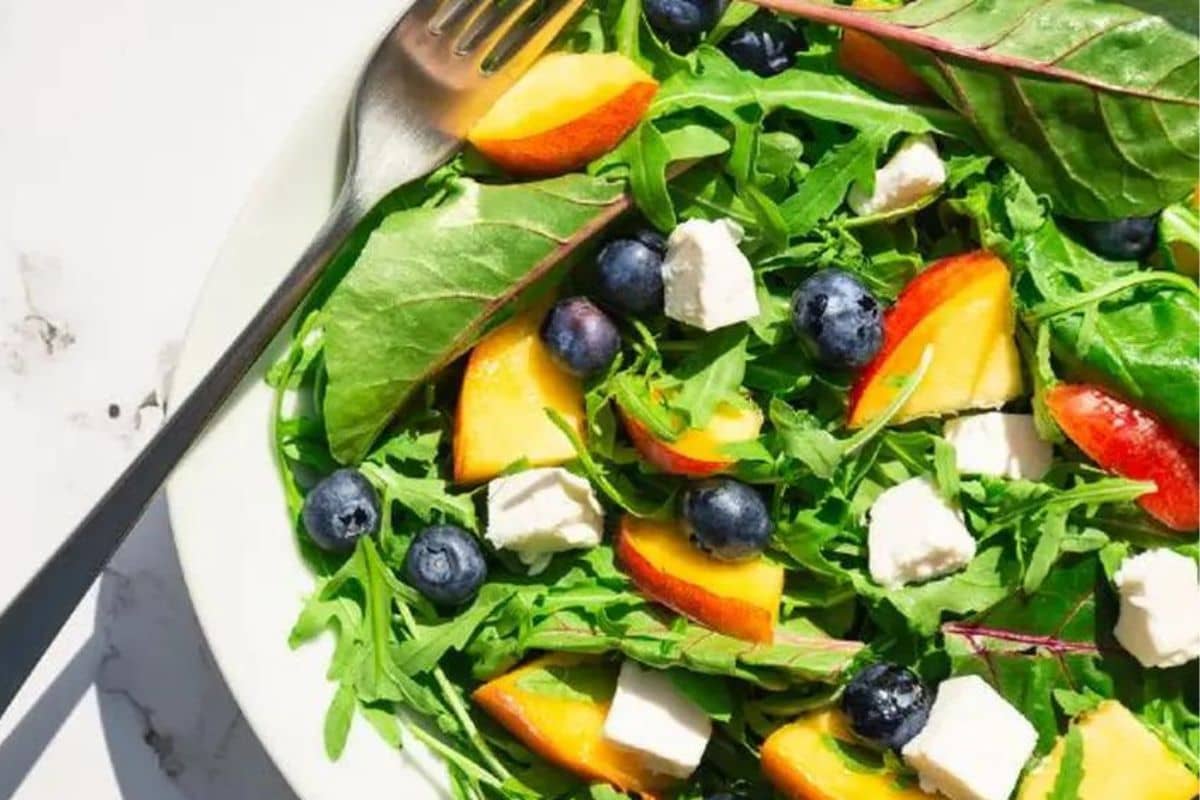 Canícula 2025: ¿Qué alimentos contienen más agua y por qué es importante mantenerse hidratado?