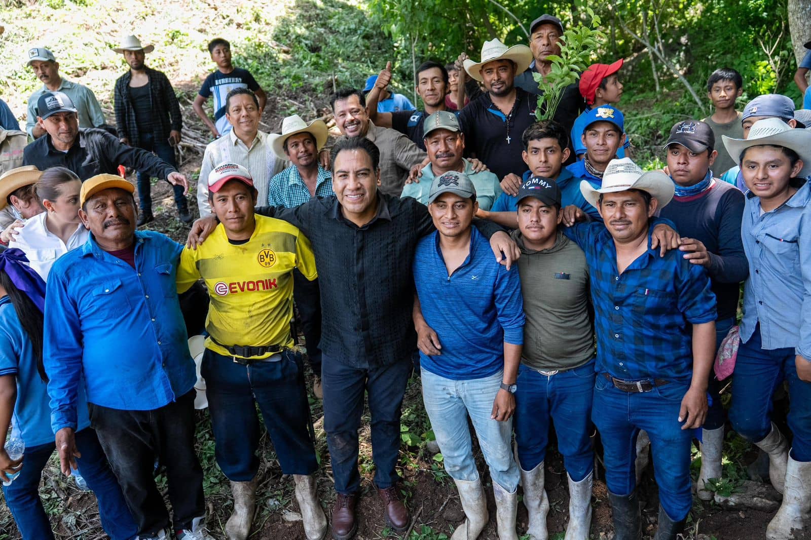 En Villaflores, Eduardo Ramírez impulsa restauración y saneamiento de microcuencas