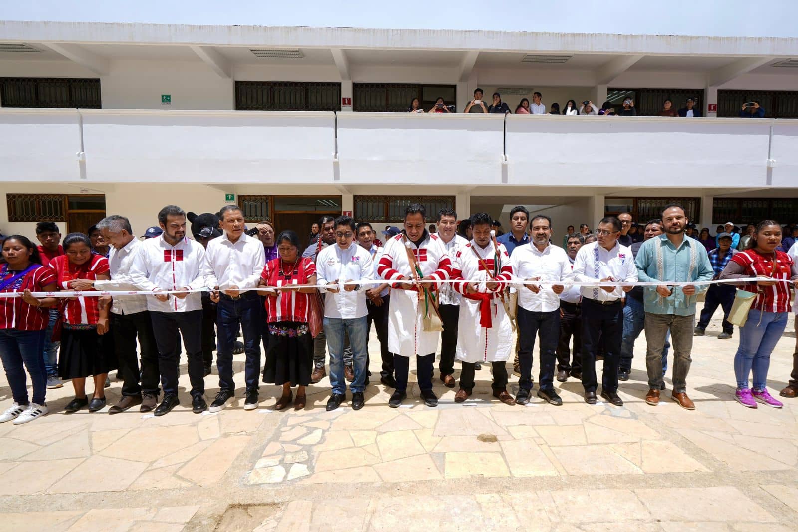 En Oxchuc, Eduardo Ramírez inauguró obras de infraestructura educativa en la Unich