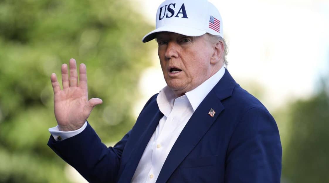 Trump amaga con aranceles adicionales del 25% a Japón y Corea del Sur