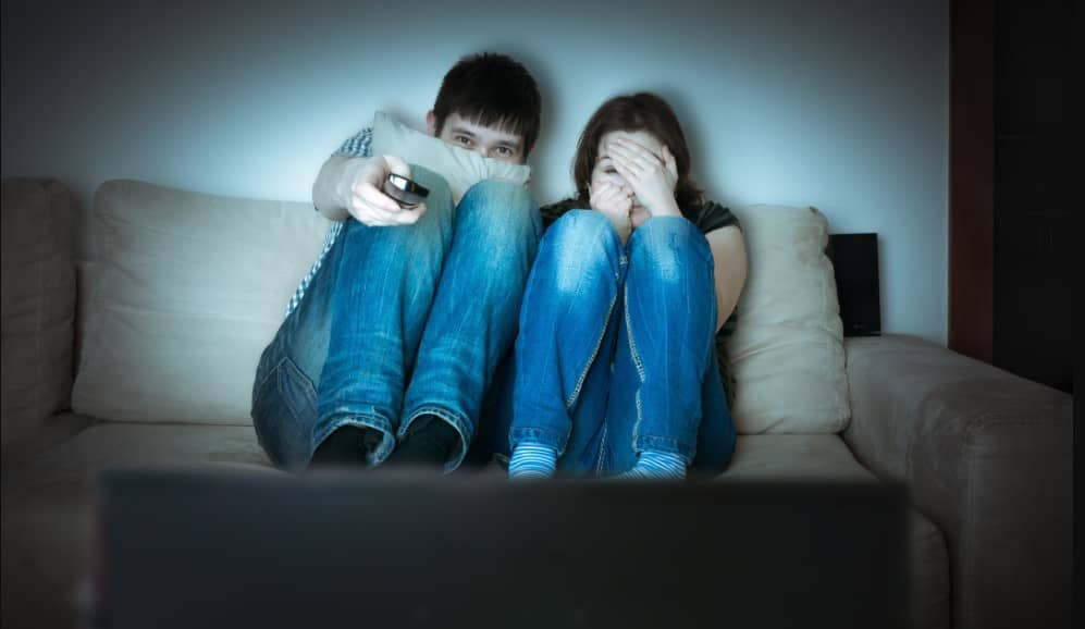 Ver películas de terror podría estarte ayudando más de lo que crees… Pero OJO, no a todas las personas, según la psicología