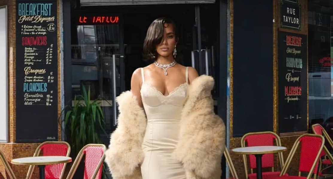 Kim Kardashian desfila con un 'look' inesperado y las joyas de Elizabeth Taylor