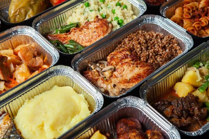 No dejes la comida fuera más de dos horas: nutricionista advierte sobre intoxicaciones alimentarias