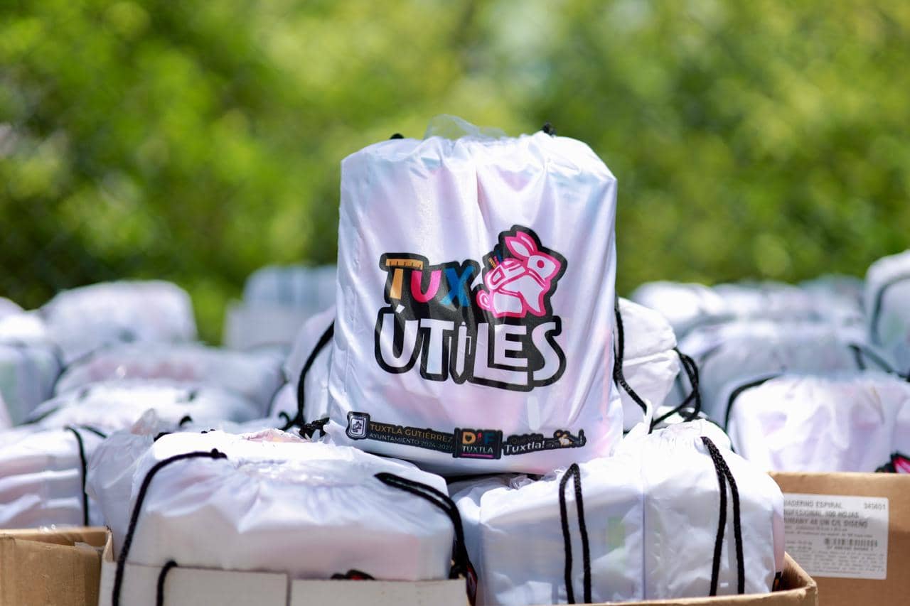 Arranca Angel Torres programa Tux-Útiles en Cobach Plantel 1 y Preparatoria Número 7, en Tuxtla