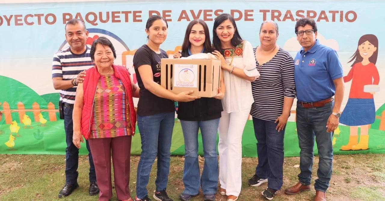 Beneficia Pollotón a más mujeres madres solteras de 12 colonias de Tuxtla