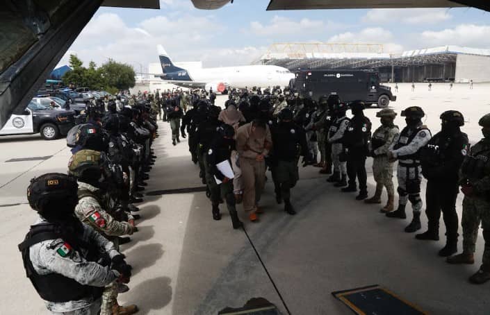 DEA celebra traslado de 26 narcos mexicanos a la justicia de EEUU, pero enfatiza “golpe” al CJNG y “El Cuini”