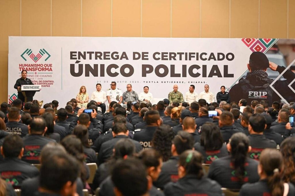 ERA ENTREGA DE CERTIFICADOS A POLICIAS 1