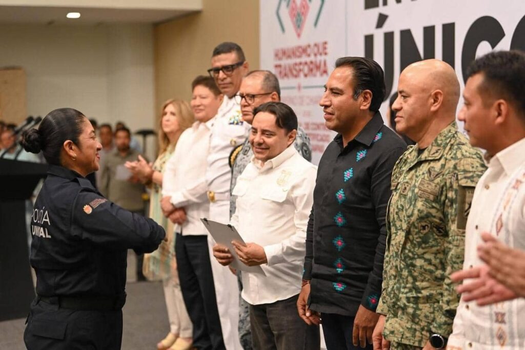 ERA ENTREGA DE CERTIFICADOS A POLICIAS1 1