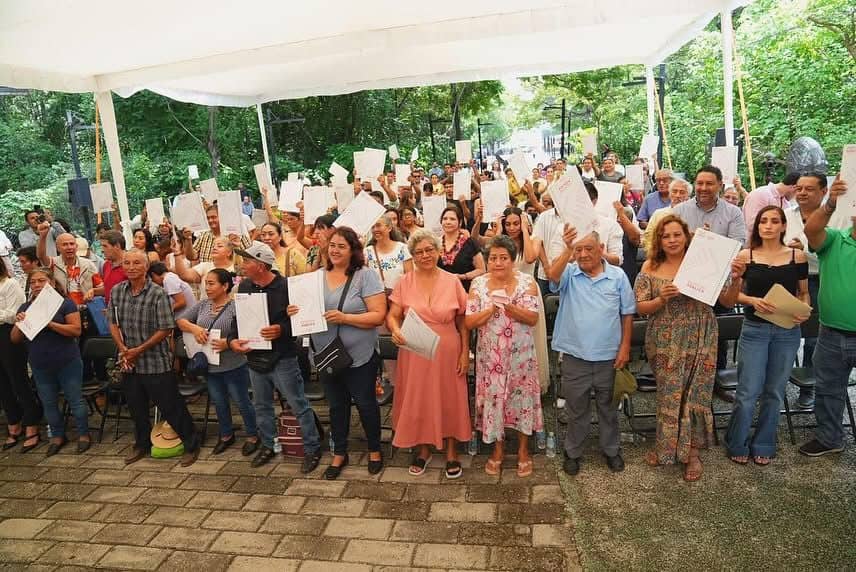 FOTO SEGUNDA ERA ENTREGA ESCRITURAS 1